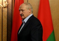 Глава МИД Украины Дмитрий Кулеба заявил, что представители Украины в официальном общении с белорусским лидером Александром Лукашенко будут указывать только его имя и фамилию, но не должность президента