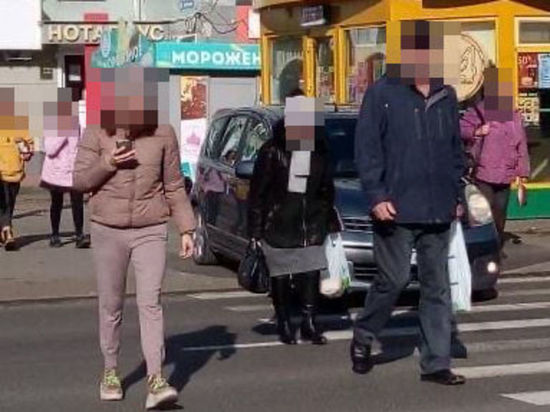 Заехавший на пешеходный переход автомобиль вызвал негодование кемеровчан
