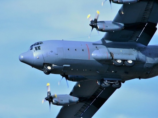 У летевшего в Одессу самолета ВВС США С-130 Hercules отказал двигатель