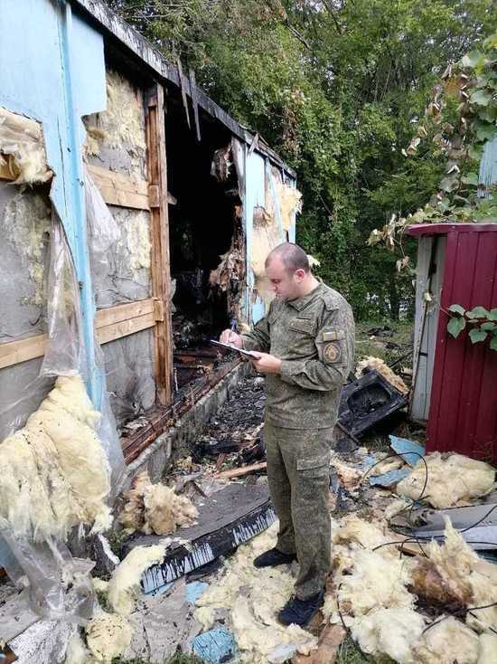 Под Туапсе в сгоревшем строительном вагоне погиб мужчина