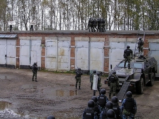 В Рославле, когда переговоры стали бесполезны, 200 человек привлекли к спецоперации