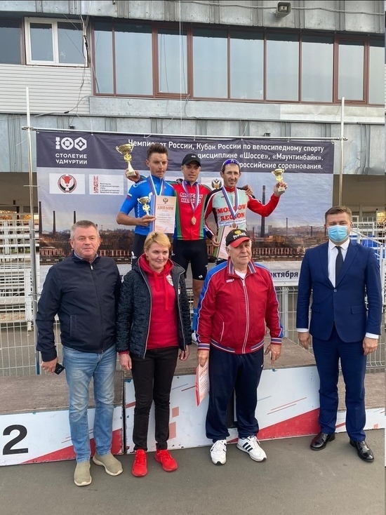Великолучанин завоевал "золото" в многодневной велогонке на чемпионате страны