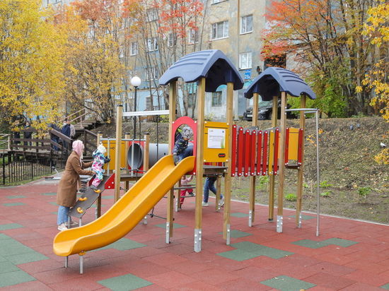 Открытие новой детской площадки на улице Туристов состоялось в Мурманске