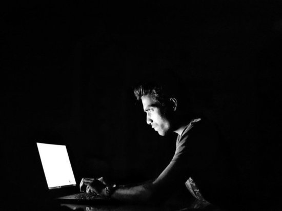 Несовершеннолетний югорчанин продавал детскую порнографию