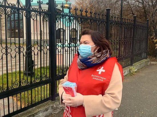 В Салехарде волонтеры-медики снова раздают бесплатные маски