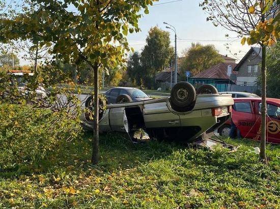 В Казани пьяный водитель из перевернувшейся машины уполз за пивом
