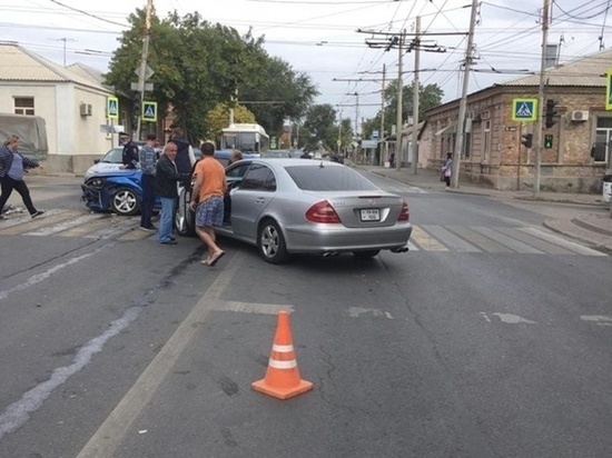 В Ростове женщина-водитель "Мазды" пострадала в ДТП