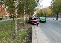 Водитель автомобиля ВАЗ-2107 не справился с управлением и врезался в забор