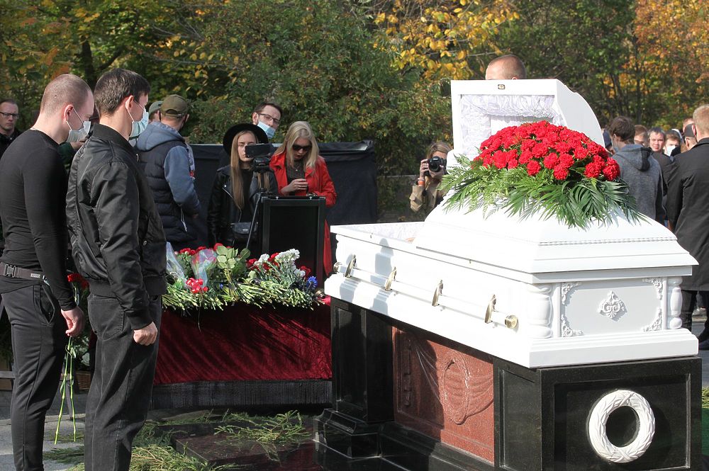 Как проходят похороны в москве. Элитные похороны. Церемония прощания на кладбище.