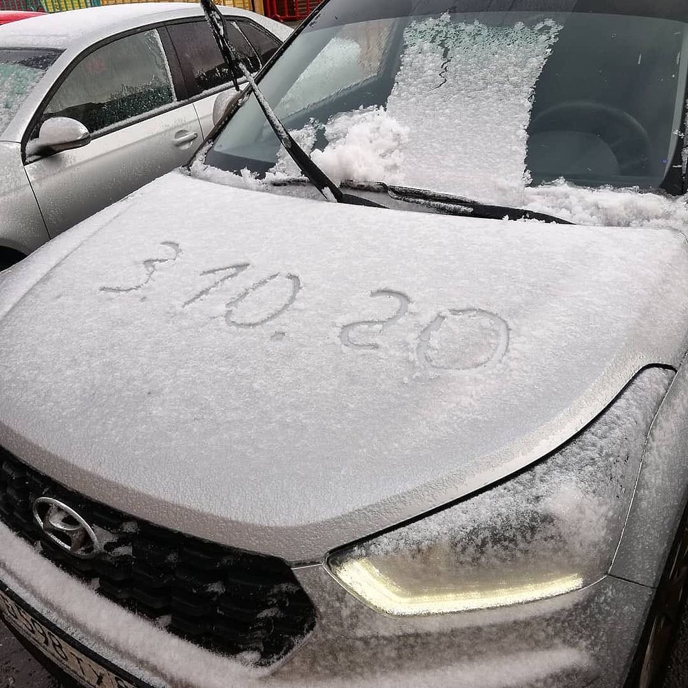 В Новом Уренгое выпал первый снег: фоторепортаж