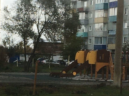 Кузбассовцам не понравилась новая детская площадка