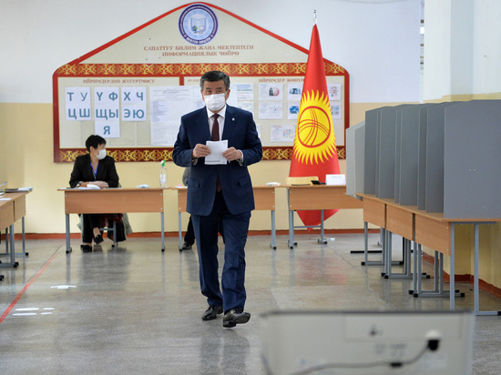 День выборов в Кыргызстане начался мирно