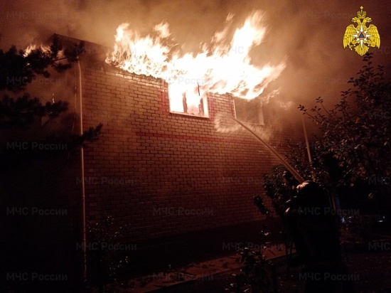В Калуге сгорел жилой дом с баней