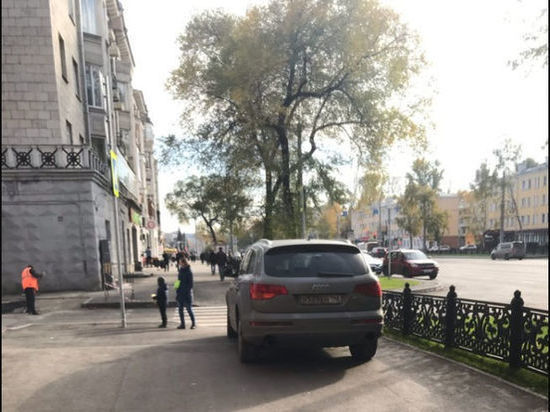 Жители Новокузнецка возмутились из-за припаркованного автомобиля