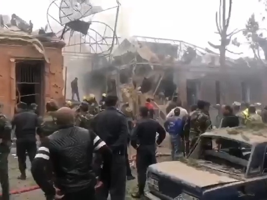 Появилось видео разрушений после обстрела азербайджанского города Гянджа