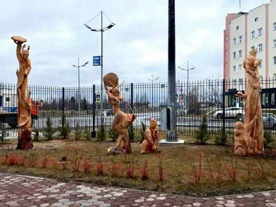 В Новом Уренгое появился сквер с деревянными скульптурами