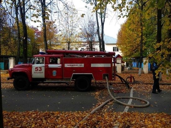 Во Владимире пожарные спасли пять человек и эвакуировали десять на пожаре в многоквартирном доме