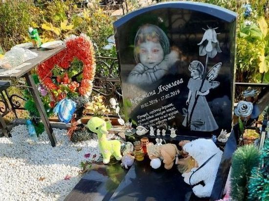 Вандалы разграбили детское надгробие на Федяковском кладбище