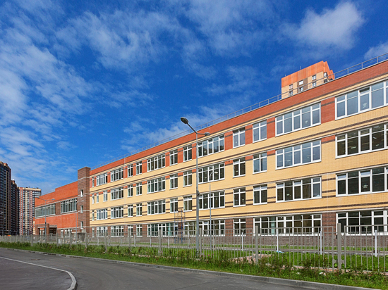 Школа, построенная промышленником Олегом Дерипаской, стала лучшей в Санкт-Петербурге