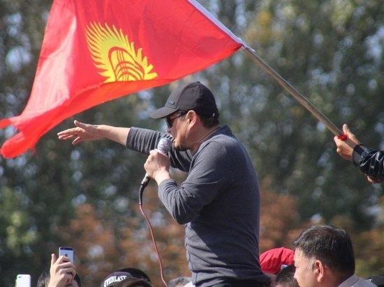 В Бишкеке проходит митинг недовольных итогами выборов в парламент (ФОТО)