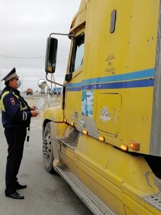 На трассе «Сургут-Салехард» госавтоинспекторы проверяли техсостояние автобусов