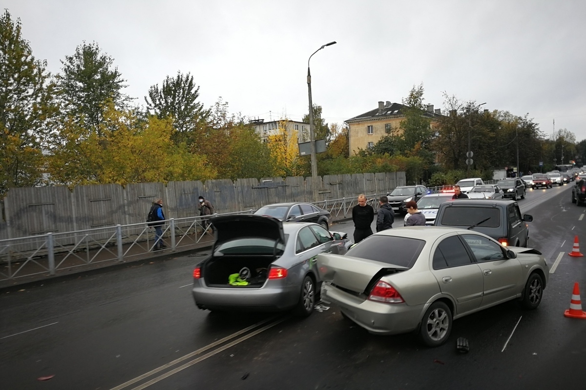 Стали известны подробности ДТП на Рижском проспекте - МК Псков