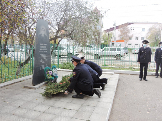 В Бурятии полицейские почтили память капитана милиции, убитого грабителями