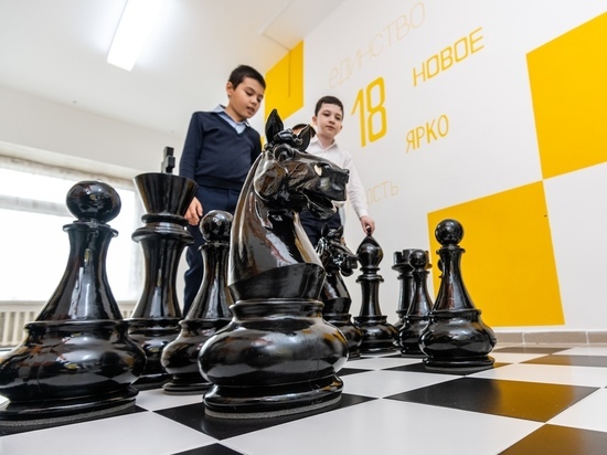 Школьники Нового Уренгоя смогут играть в шахматы на полу и на стенах