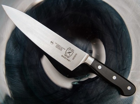 В Тюменской области женщина воткнула нож в сожителя и вызвала «скорую»