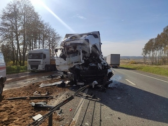 В столкновении на трассе М-1 пострадал водитель «вольво»