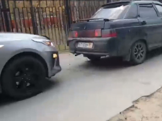 «Это был урок ему»: в Муравленко водитель ВАЗа специально протаранил иномарку