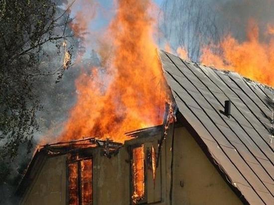 Под Ростовом-на-Дону при пожаре в собственном доме погиб 49-летний мужчина