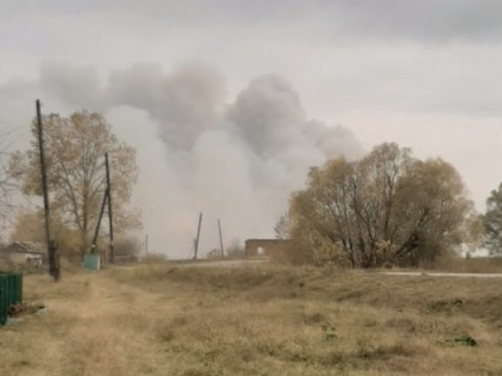 К тушению склада боеприпасов под Рязанью привлекли пожарные танки