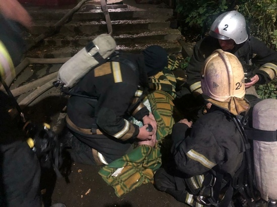 Во Владимире сотрудники МЧС России спасли на пожаре женщину