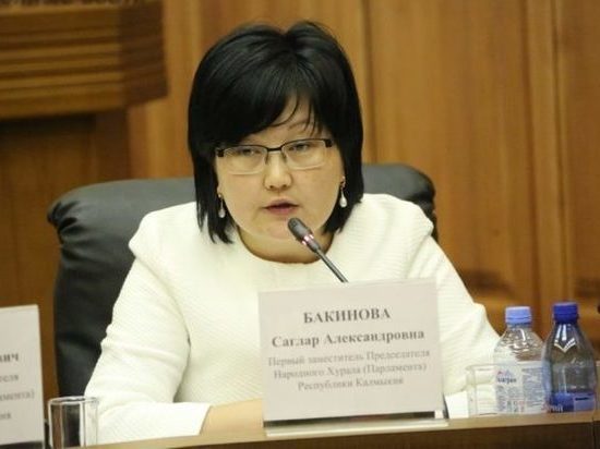 В Калмыкии партийной должности лишилась депутат Саглар Бакинова