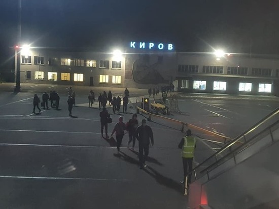 Бурятский экс-чиновник восхитился отсутствием автобусов в аэропорту Кирова