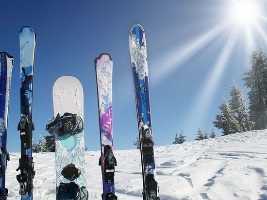 Авиакомпания «Ямал» предоставит бесплатные багажные места для лыж и сноубордов