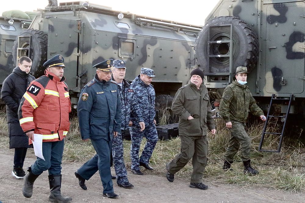 В Рязанской области загорелся склад боеприпасов: взрывные кадры