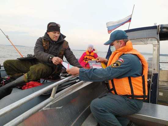 Рыбакам Тверской области напоминают правила безопасности на осенней рыбалке