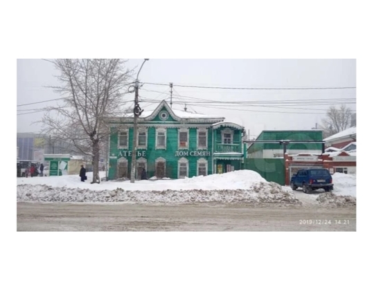 В центре Барнаула выставили на продажу «переехавший» дом, в котором раньше был бордель