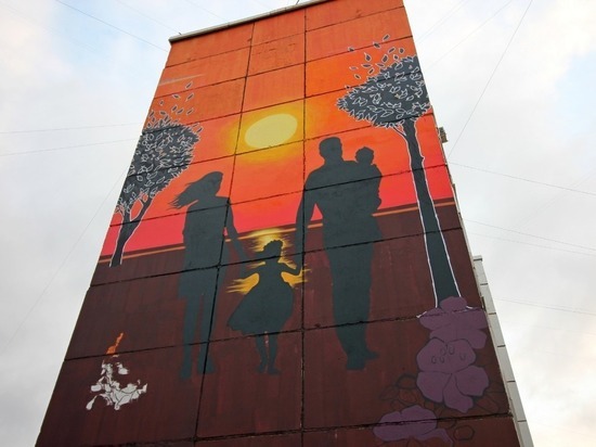 В Улан-Удэ появилась флуоресцентная картина высотой в 9 этажей