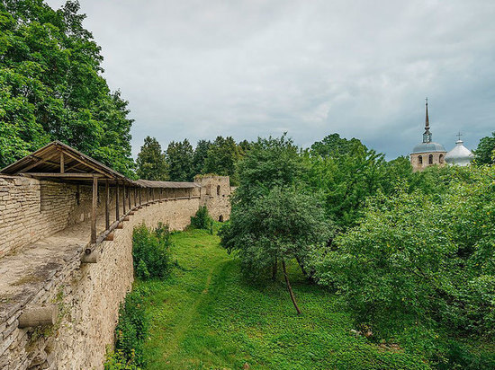 Реставрировать Порховскую крепость и колокольню Троицкого собора будут москвичи