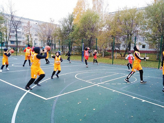 Новая спортплощадка для волейбола и баскетбола открылась в городе Кемерово