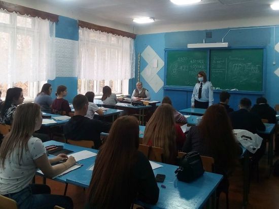 Костромское ГИБДД напомнило студентам о соблюдении дорожной безопасности