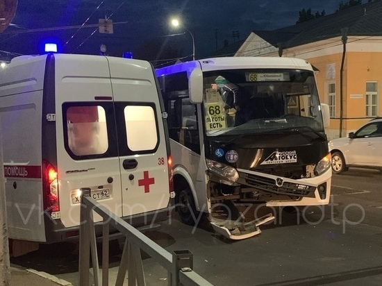 Пять человек пострадали в ДТП с «Ауди» и маршруткой №68 в Рязани