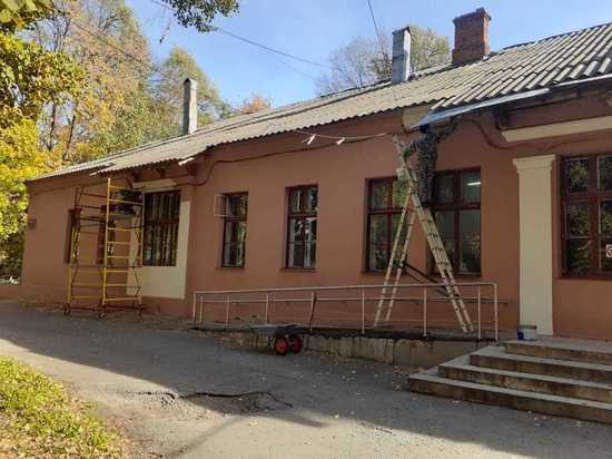 В Рязани в больнице №4 отремонтировали фасад инфекционного отделения