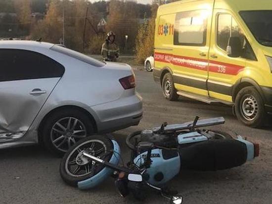 В Татарстане при столкновении с легковушкой погиб юный мотоциклист