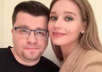 Шоумен Гарик Харламов высмеял свой развод с актрисой Кристиной Асмус в юмористическом номере Comedy Club