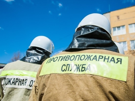 В Волгоградской области за сутки сгорели комбайн и автомобиль