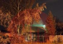 В микрорайоне Ногина в Серпухове на улице Спортивной загорелся частный дом